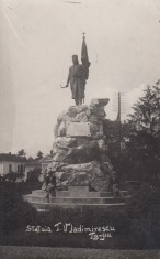 ROMANIA OLTENIA TARGU- JIU STATUIA TUDOR VLADIMIRESCU , FOTO AGFA