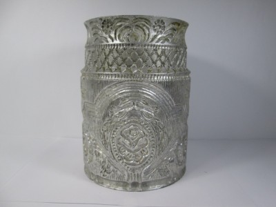 c Rola veche de aluminiu veche, ornamentata foto