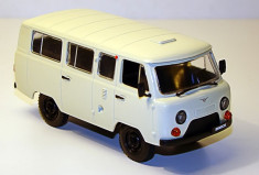 Macheta UAZ-452B Masini de Legenda Rusia 1:43 foto