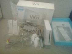 Consola Nintendo Wii -Pachet complet cu 2x Wii remote 2xnunchuck+stand incarcare foto