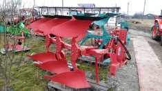 Plug nou, reversibil cu 3 brazde pt tractor 65-100CP foto