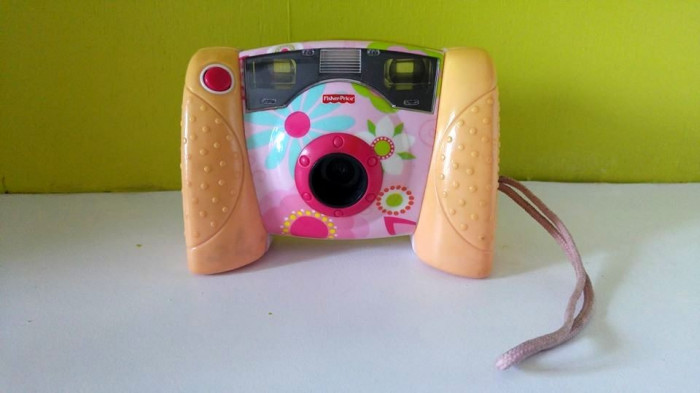 Aparat foto vechi pentru copii, Fisher Price, colorat, 2007 Mattel, cu 2 vizoare