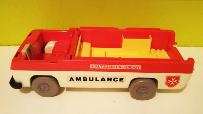 Masinuta plastic Ambulanta (incompleta) Playmobil 1977 Geobra, 25x7x10cm foto