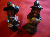 2 Figurine Vrajitoare , cu bufnite si glob de ghicit , ceramica ,h=6 cm