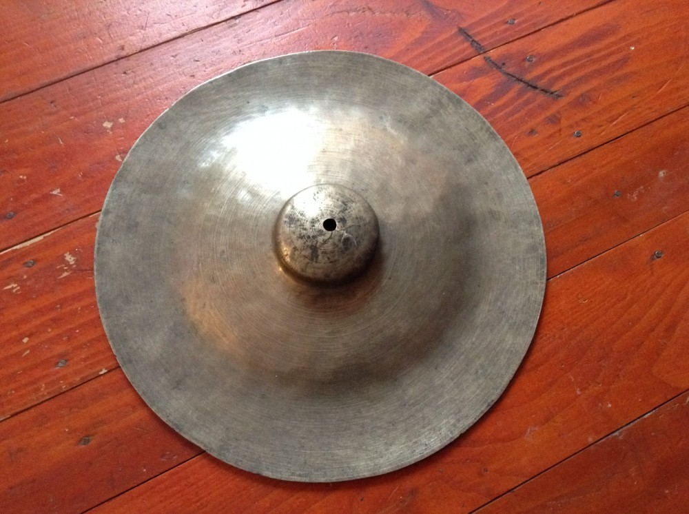 instrument muzical de percutie ---- Cinel vechi / model deosebit ...