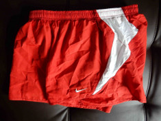 Pantaloni scurti Nike Dri Fit; marime S (44/46), vezi dimensiuni; impecabili foto