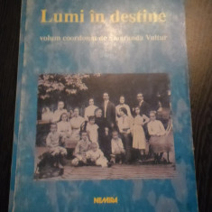 LUMI IN DESTINE - Smaranda Vultur - Editura Nemira, 2000, 366 p.