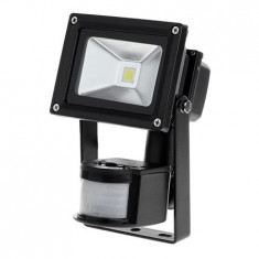 REFLECTOR LED 10W CU SENZOR MISCARE foto