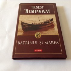 ERNEST HEMINGWAY - BATRANUL SI MAREA ,R3 foto