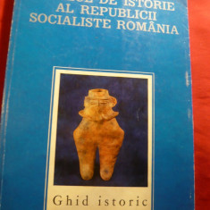 Muzeul de Istorie al RSR - Ghid Istoric 1974 ,136 pag si ilustratii -pe saloane