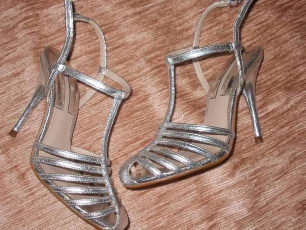 Sandale cu toc ZARA marimea 36 argintii | arhiva Okazii.ro
