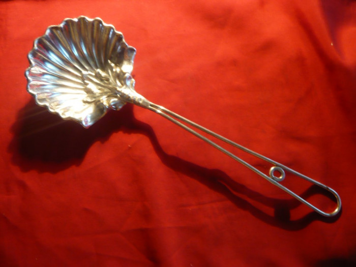 Piesa de servit scoici -lucrata manual , metal argintat -Art Deco L= 35 cm