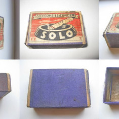 Solo-Cutie chibrite vechi carton. Marimi: 5.5/3.8/1.8 cm.