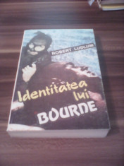 IDENTITATEA LUI BOURNE-ROBERT LUDLUM 1993 foto