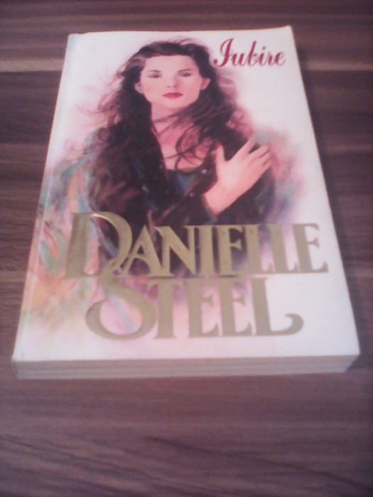 DANIELLE STEEL-IUBIRE