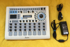 Arturia Spark Creative Drum Machine foto