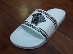 Slapi / Papuci Versace foto