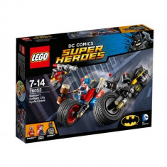 Batman: Urmarire cu motocicleta in orasul Gotham 76053 Super Heroes LEGO foto