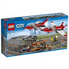 Parada de aviatie pe aeroport 60103 City LEGO foto