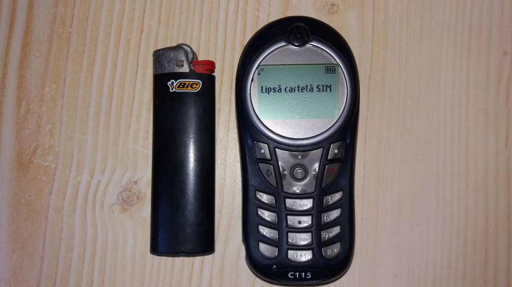 Telefon Motorola C115 functional ,cu incarcator | arhiva Okazii.ro