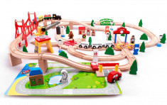 Set trenulet Wooden Train jucarii din lemn cu macaz rotitor trenulete 100 piese foto