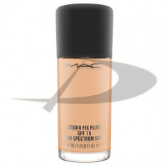 MAC Studio Fix Fluid SPF15 NW22 foto