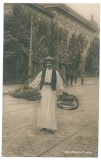 3825 - BUCURESTI, vanzator de fructe - old postcard, real PHOTO - unused