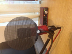 Focusrite Scarlet Studio + Pop filter ( SM Pro Audio ) + Stativ foto