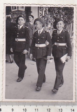 bnk foto - Elevi ai Liceului Militar Iasi in tinuta de strada - 1940 foto