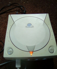 vand SEGA DREAMCAST ,consola retro,vintage ,stare foarte buna,2 manete foto