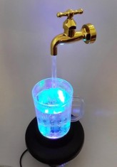 Fantana de apa in forma de halba de bere cu robinet si led-uri colorate foto