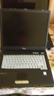 Laptop Fujitsu Siemens Amilo Pro V2010 x foto