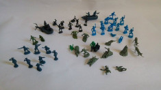 Lot soldati diversi miniaturi, plastic, cca. 2.5cm foto