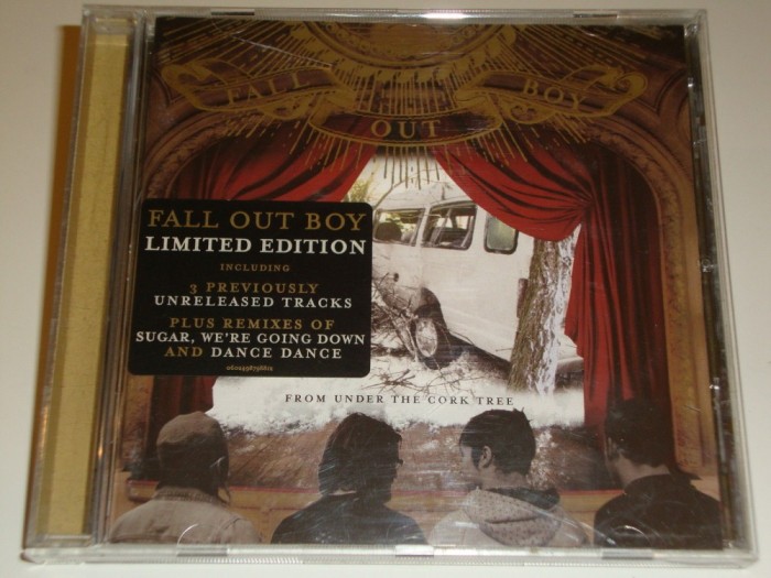 Fall Out Boy - From Under The Cork Tree CD Special Edition foto mare Fall Out Boy - From Under The Cork Tree CD Special Edition foto mare