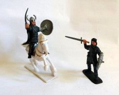 3 figurine plastic: un cal si 2 vikingi, cca 7cm inaltime foto