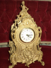Un superb ceas de semineu in stilul Rokoko din bronz masiv foto