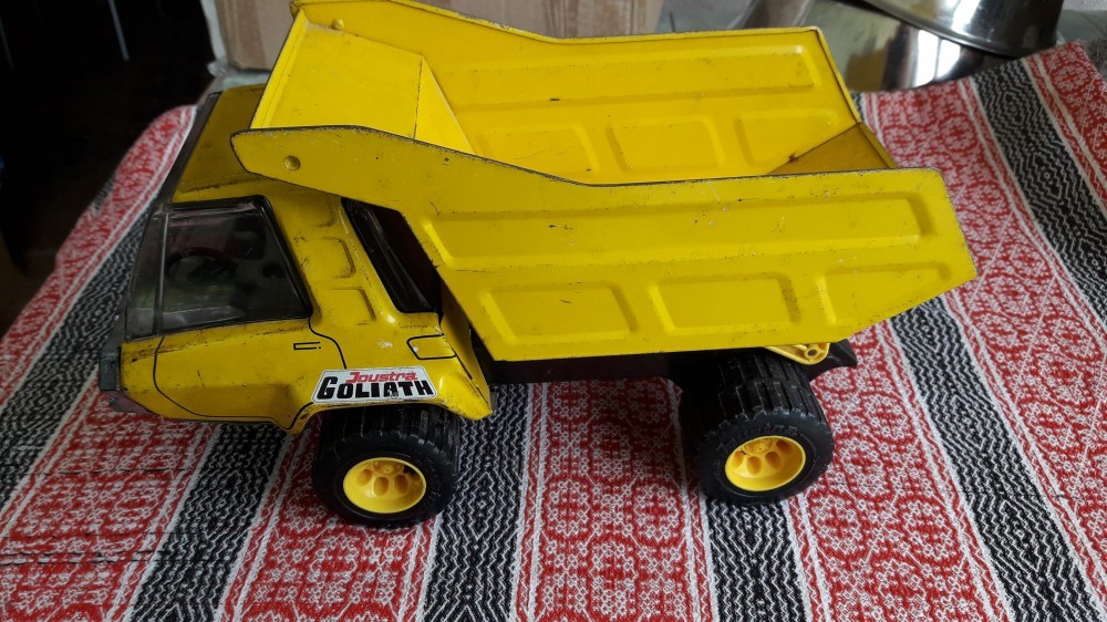 Ancien camion en tôle Joustra Goliath, dépanneuse