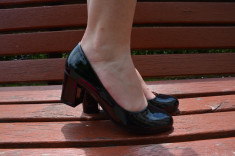 Pantof comod cu toc gros si varf rotunjit, de culoare neagra (Culoare: NEGRU, Marime: 39) foto