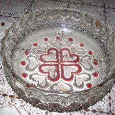 Fructiera veche din sticla transparenta cu rubin.