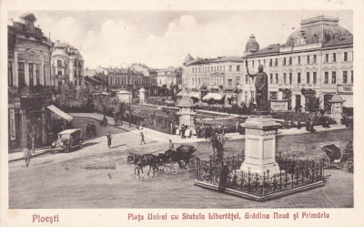 PLOIESTI PIATA UNIREI CU STATUIA LIBERTATEI GRADINA NOUA SI PRIMARIA CIRC.1929 foto