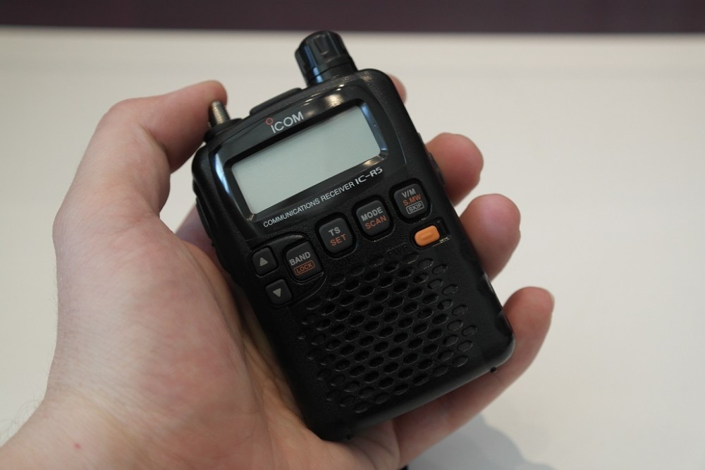 Scanner radio ICOM IC-R5 receiver /statie radio Icom IC-R5 Receiver ...