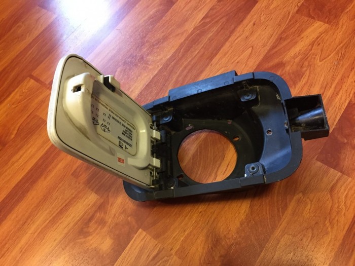 Capac Rezervor Clapeta Peugeot 607 Usita Deschidere Alimentare 2000-2005 ! foto mare Capac Rezervor Clapeta Peugeot 607 Usita Deschidere Alimentare 2000-2005 ! foto mare