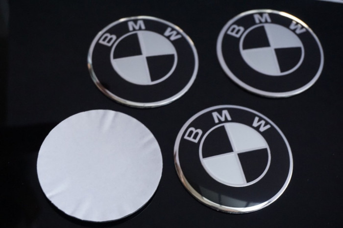 4 Embleme / Logo / Insigne Pentru BMW 56.5mm - Alb Cu Negru -Pentru Roti / Jante