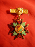 Decoratie -Bufnita, Cruce , V.K.-Rosu-Negru-Verde 1957, metal si email, h=6,5cm, Europa