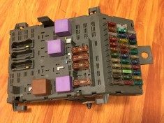 Tablou Panou Relee Sigurante Bord Renault Laguna 1 Complet 1994-1997 ! foto