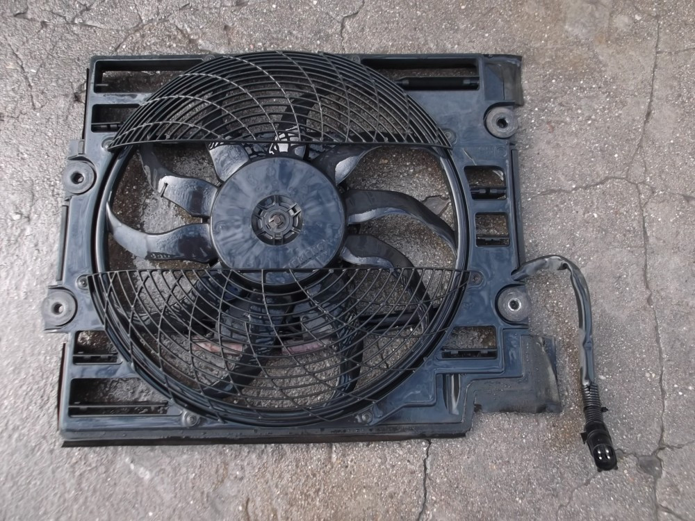 Ventilator clima BMW E39 cu 4 pini in stare foarte buna. | arhiva Okazii.ro