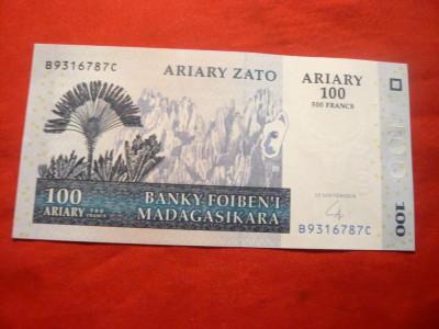 Bancnota 100 ariary = 500 Fr. 2004 Madagascar foto