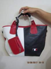 GEANTA TOMMY HILFIGER --- SUPERBA -MODEL NOU - 45 X 32 CM foto