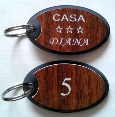 Brelocuri chei personalizate pentru hotel,pensiune si alte lucrari de gravura foto