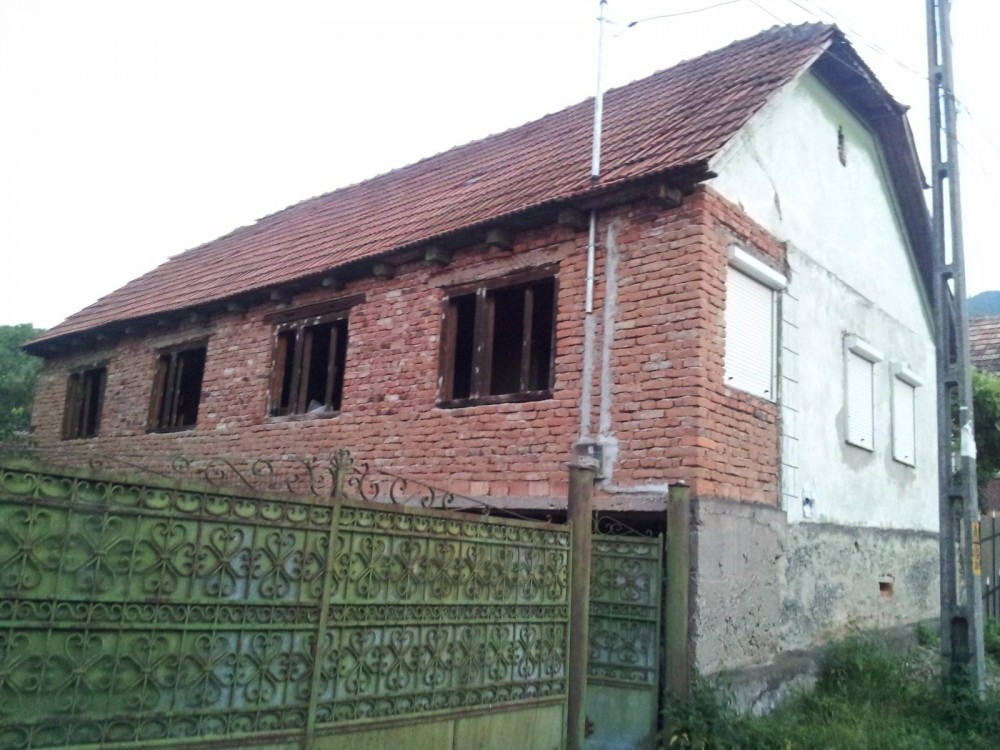 Vand casa traditionala, 3 camere, Clopotiva - Hunedoara | arhiva Okazii.ro
